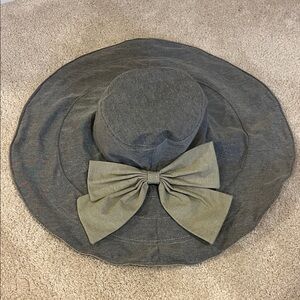 Elegant reversible Gray/beige Wide-Brim Hat with Bow